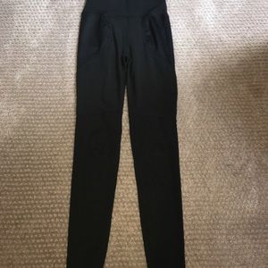 Black athletic leggings